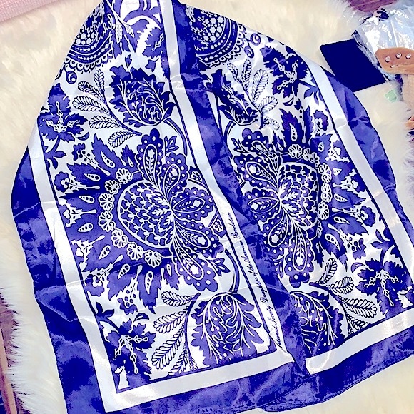 ✨HP✨RARE Classy Blue/White Floral Design Silky Wrapped Scarf Limited Edition - Picture 6 of 16